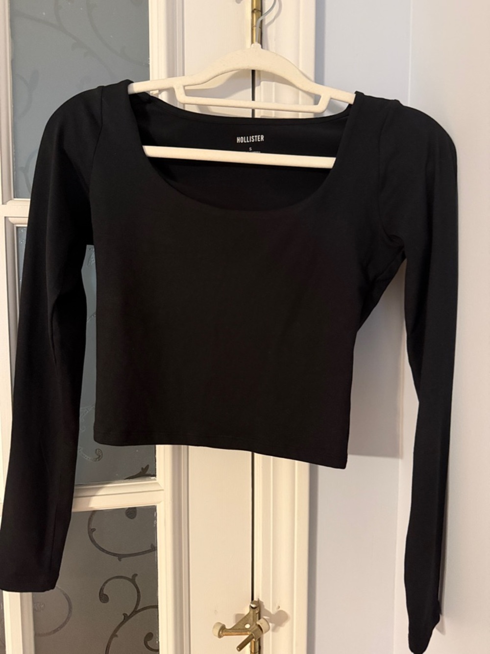 Hollister seamless Long-Sleeve Scoop Neck Crop Top